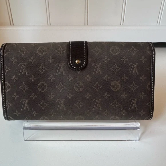 Louis Vuitton Women’s Brown Monogram Idyll Canvas and Leather Sarah Wallet - Picture 2 of 15